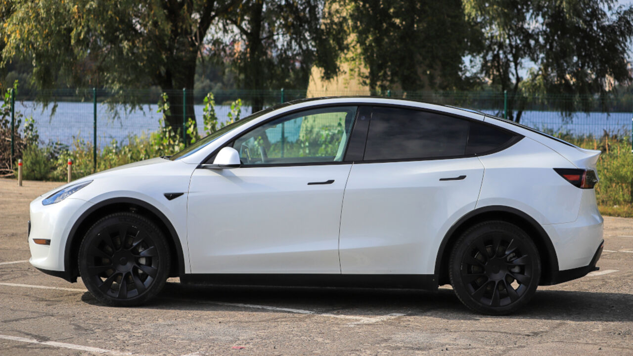 TESLA MODEL Y