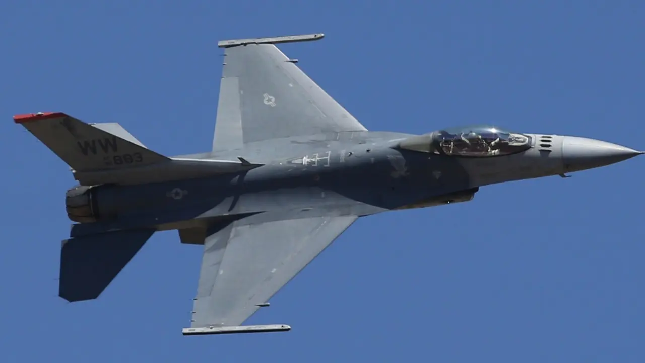 F16