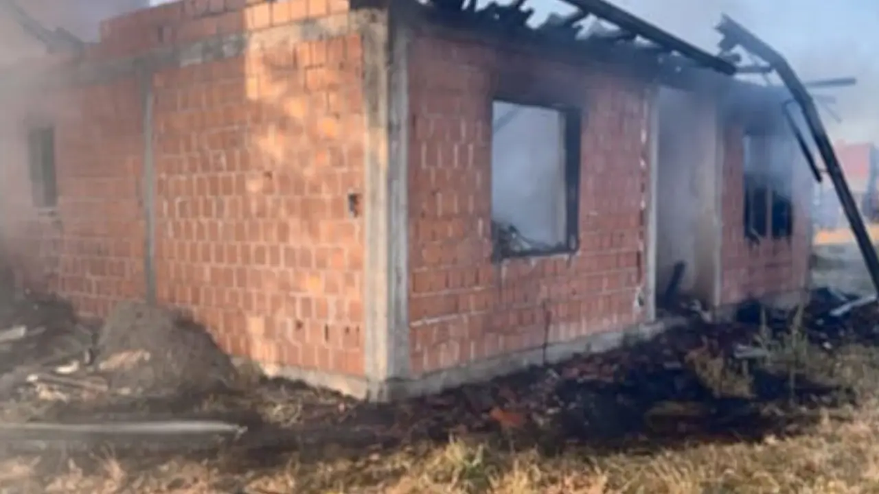 Kosovo i Metohija, zapaljena kuća