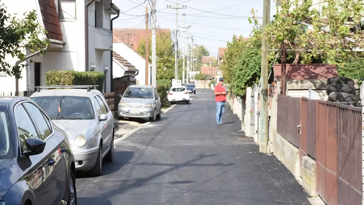 Asfaltiranje ulice u Batajnici
