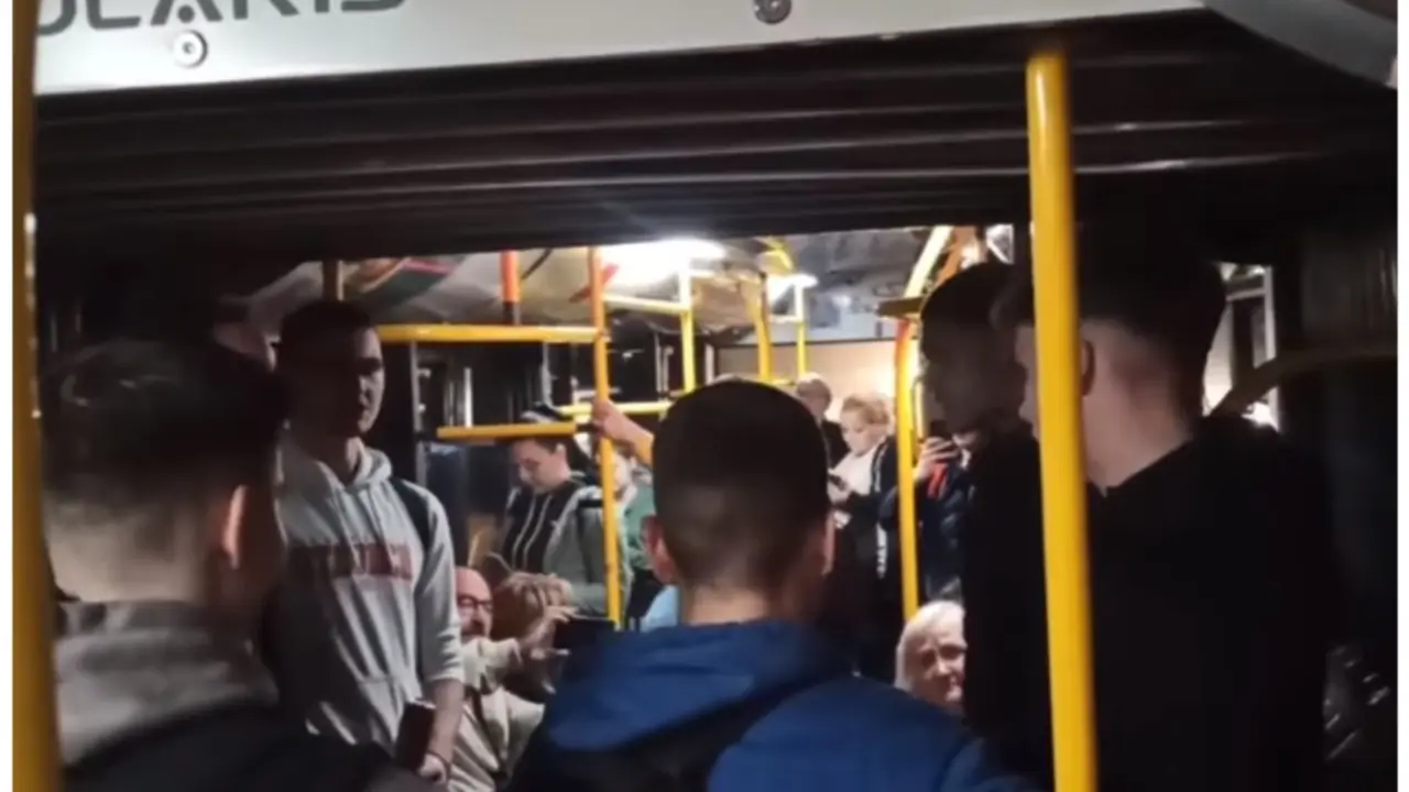 momci u autobusu
