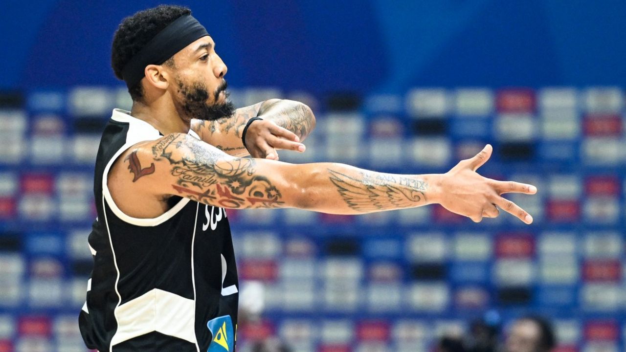 Karlik Džons
