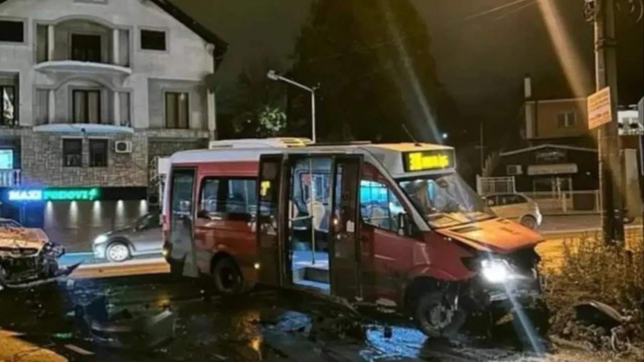 sudar automobila i minibusa