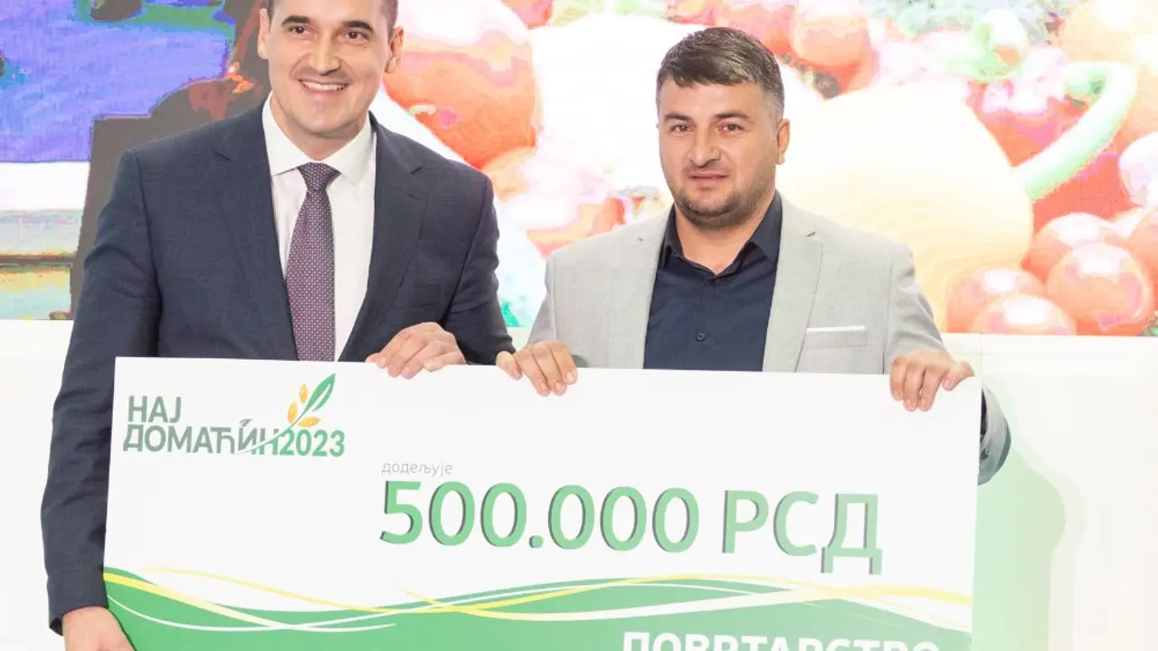Milo Marković, član IO Kompanije „Dunav osiguranje“ uručio nagradu povrtaru
