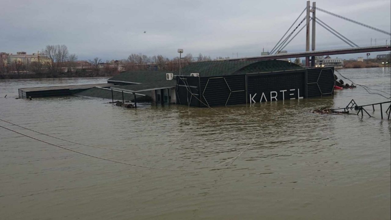 Splav "Kartel"