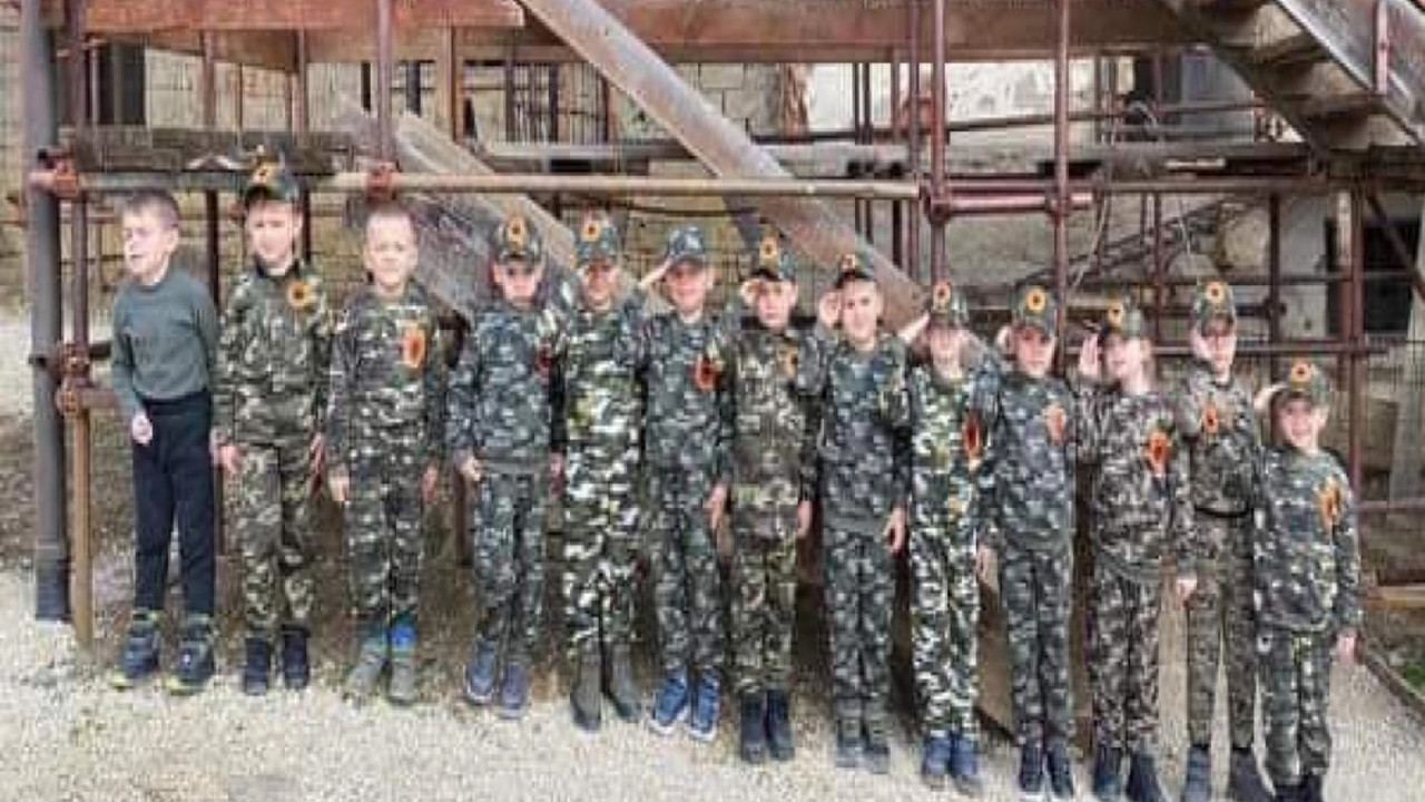 Deca u uniformama OVK