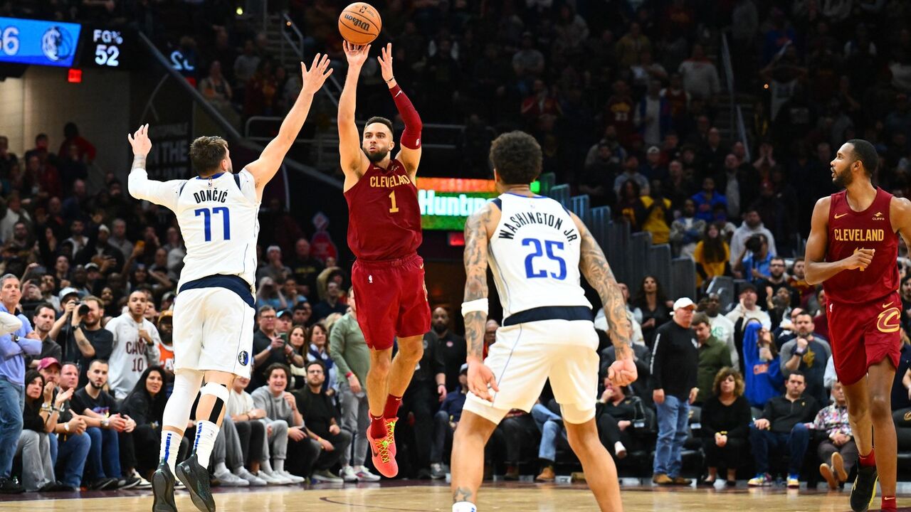 Trojka Maksa Štrusa preko Luke Dončića