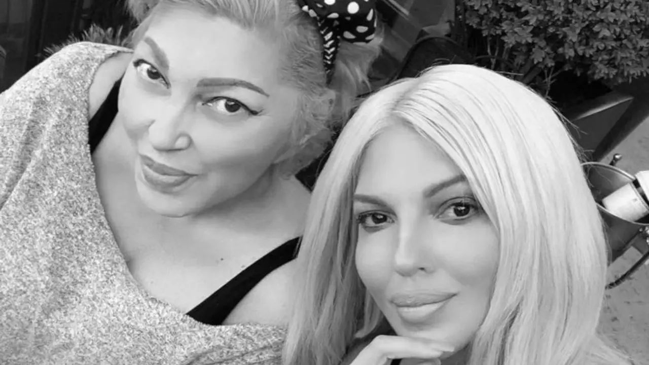 Jelena Karleuša, Divna Karleuša