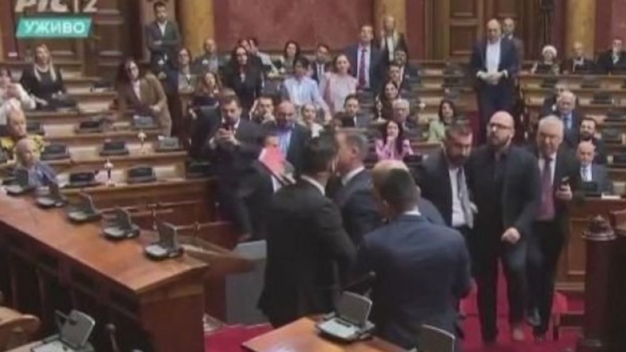 Opozicija opstruiše sednicu