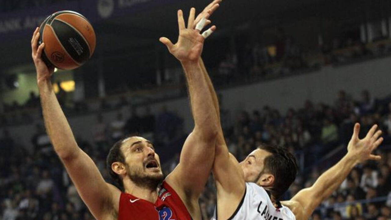 Nenad Krstić i Žofri Lovernj u duelu
