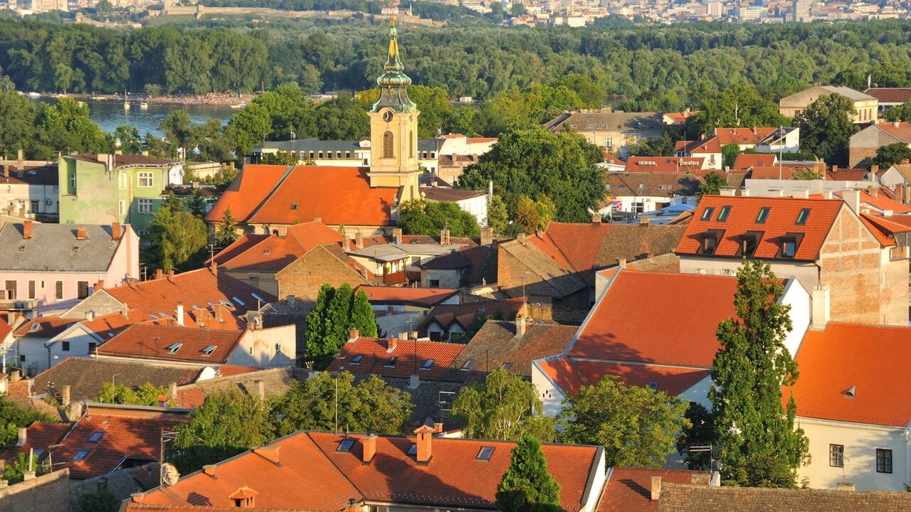 Panorama na Beograd, odakle se vide krovovi kuća i Saborna crkva