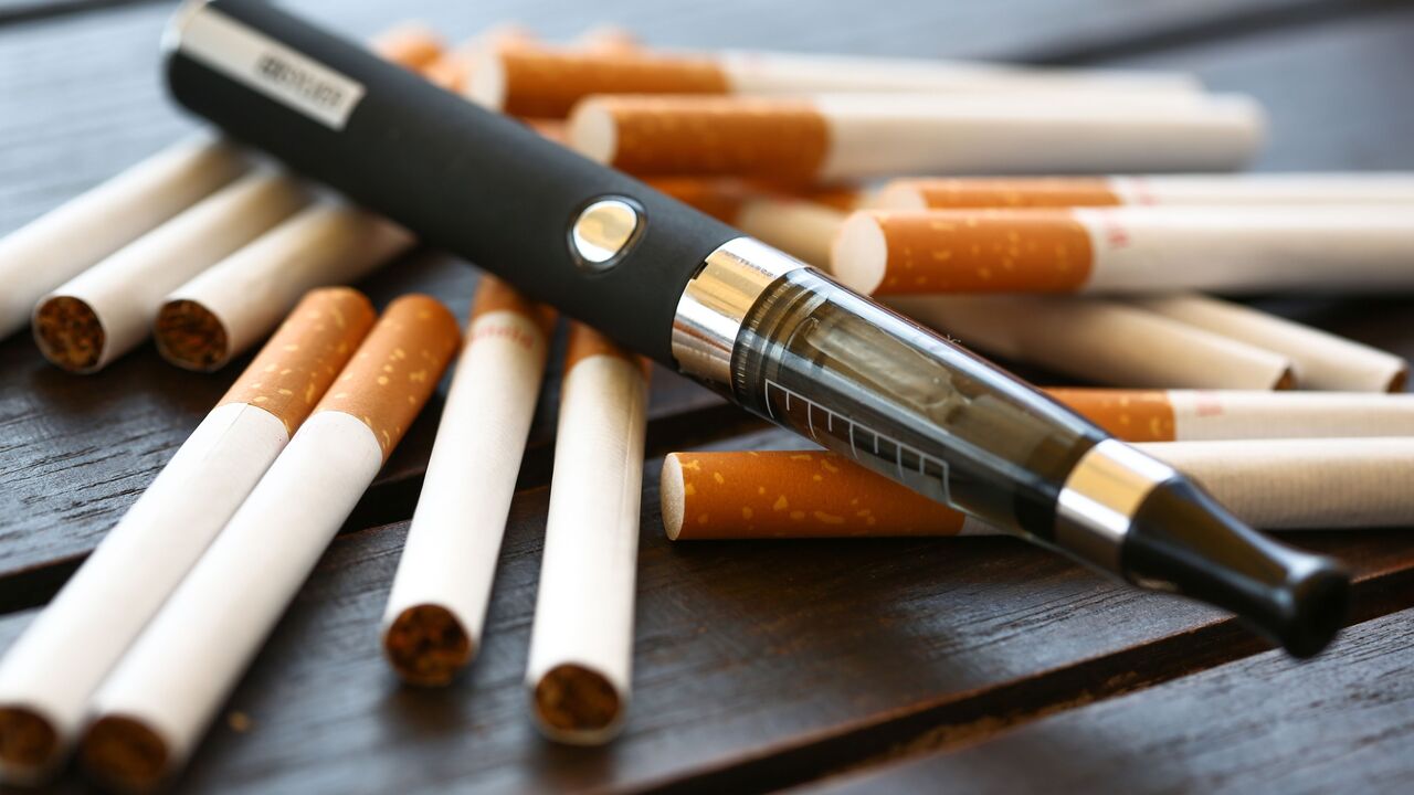 cigarete na stolu