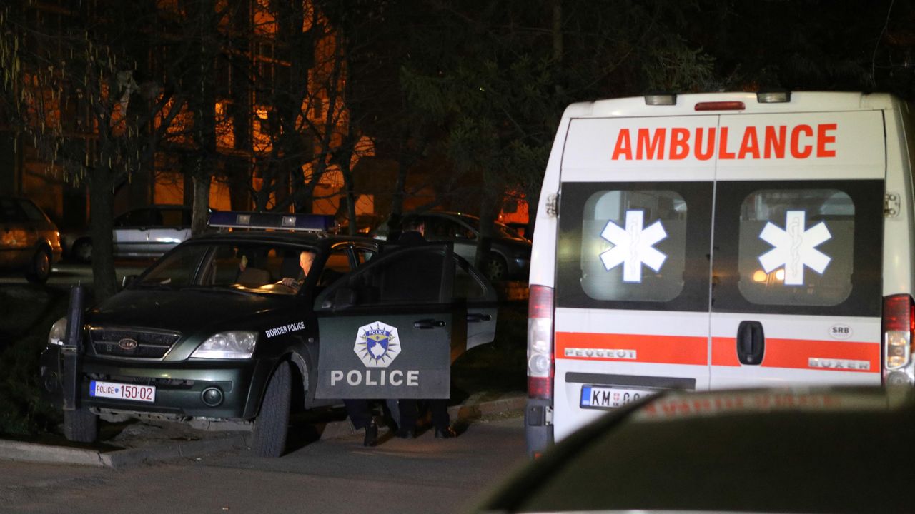 Policija i hitna pomoć u Zubinom Potoku
